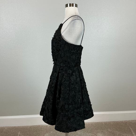 Black Lace Fit and Flare Mini Cocktail Dress Size 8 Sleeveless Halter by AQUA - Picture 5 of 14